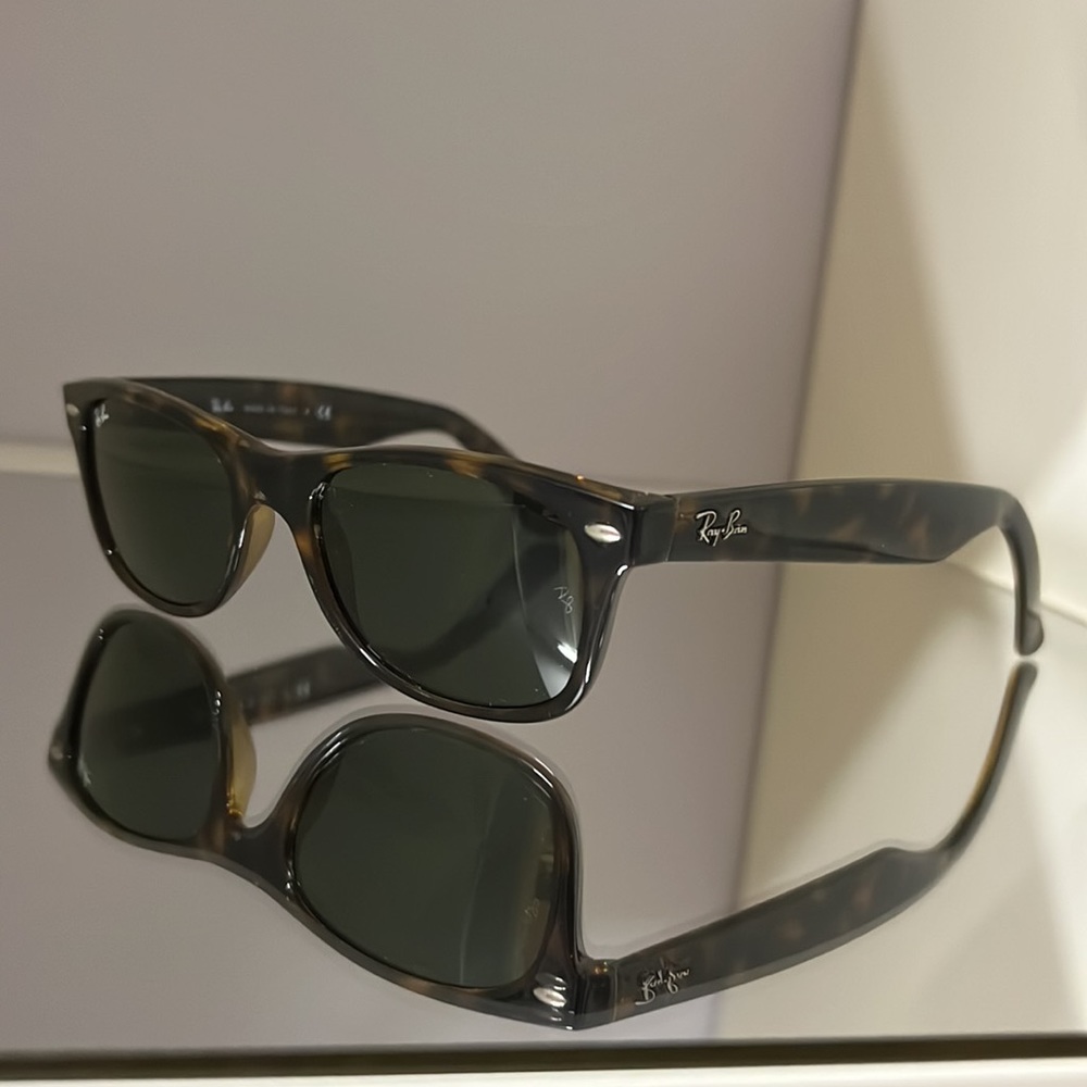 RayBan Wayfarers - Picture 2 of 4